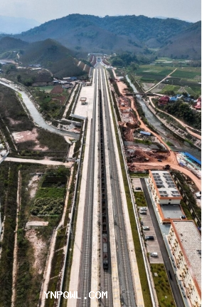 一軌通兩國，中老鐵路開啟幸福路，配齊物流走天下