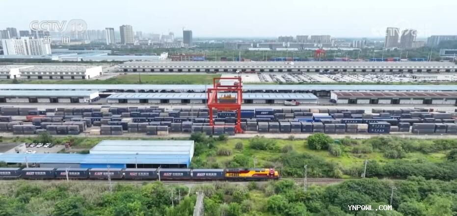 通過(guò)“瀾湄快線”國(guó)際貨物列車(chē)加強(qiáng)了兩國(guó)之間的貿(mào)易合作