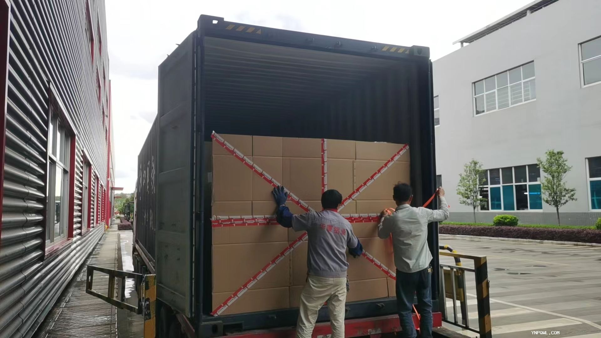 鐵路運(yùn)輸中正確的貨物捆綁加固可以確保貨物安全性